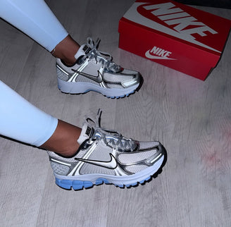 AIR ZOOM VOMERO 5 METALIC SILVER BLUE TINT