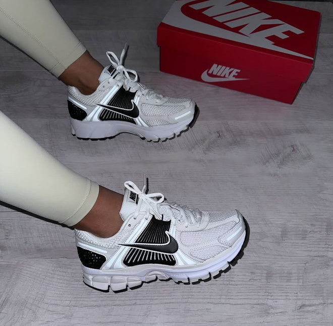 AIR ZOOM VOMERO 5 WHITE BLACK