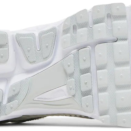 AIR ZOOM VOMERO 5 CHROME TOE