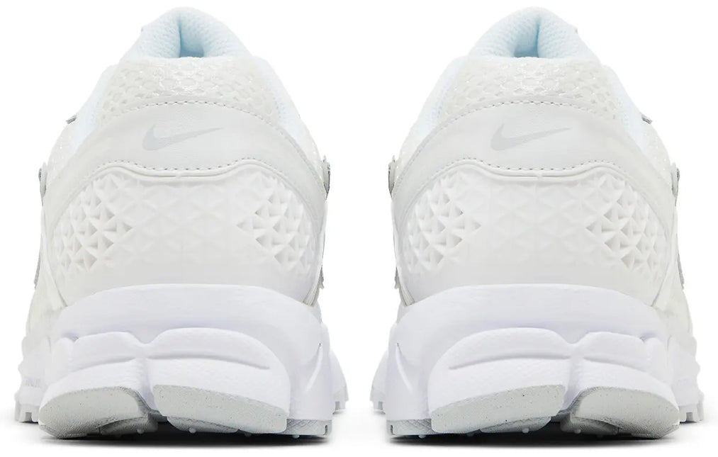 AIR ZOOM VOMERO 5 CHROME TOE