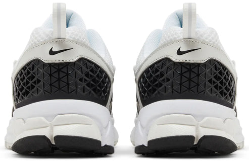 AIR ZOOM VOMERO 5 WHITE BLACK