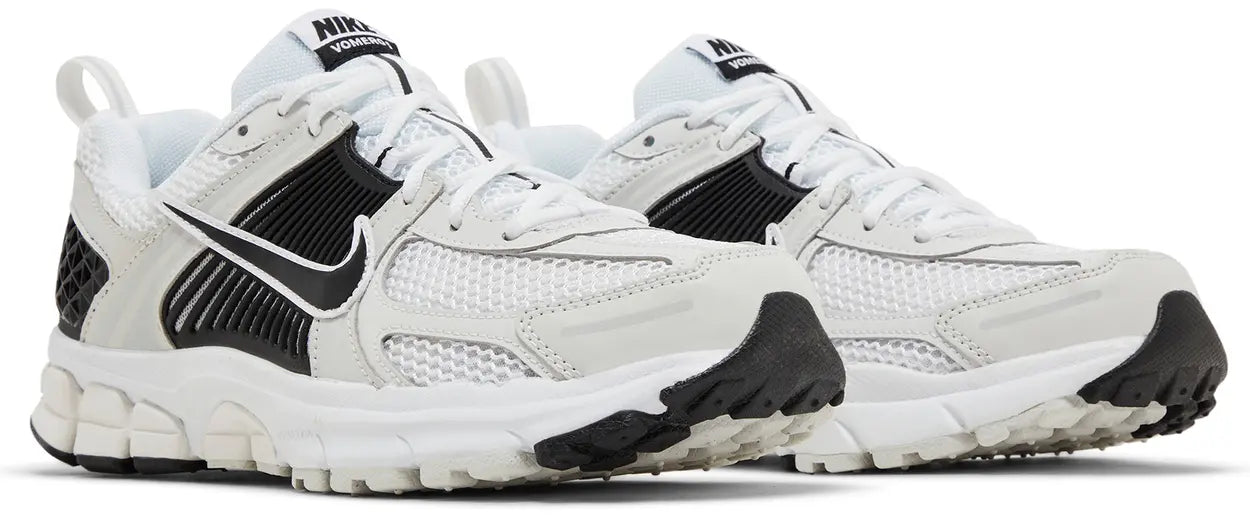 AIR ZOOM VOMERO 5 WHITE BLACK