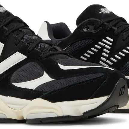 9060 BLACK & WHITE