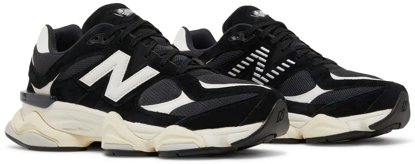 9060 BLACK & WHITE