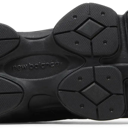 9060 TRIPLE BLACK
